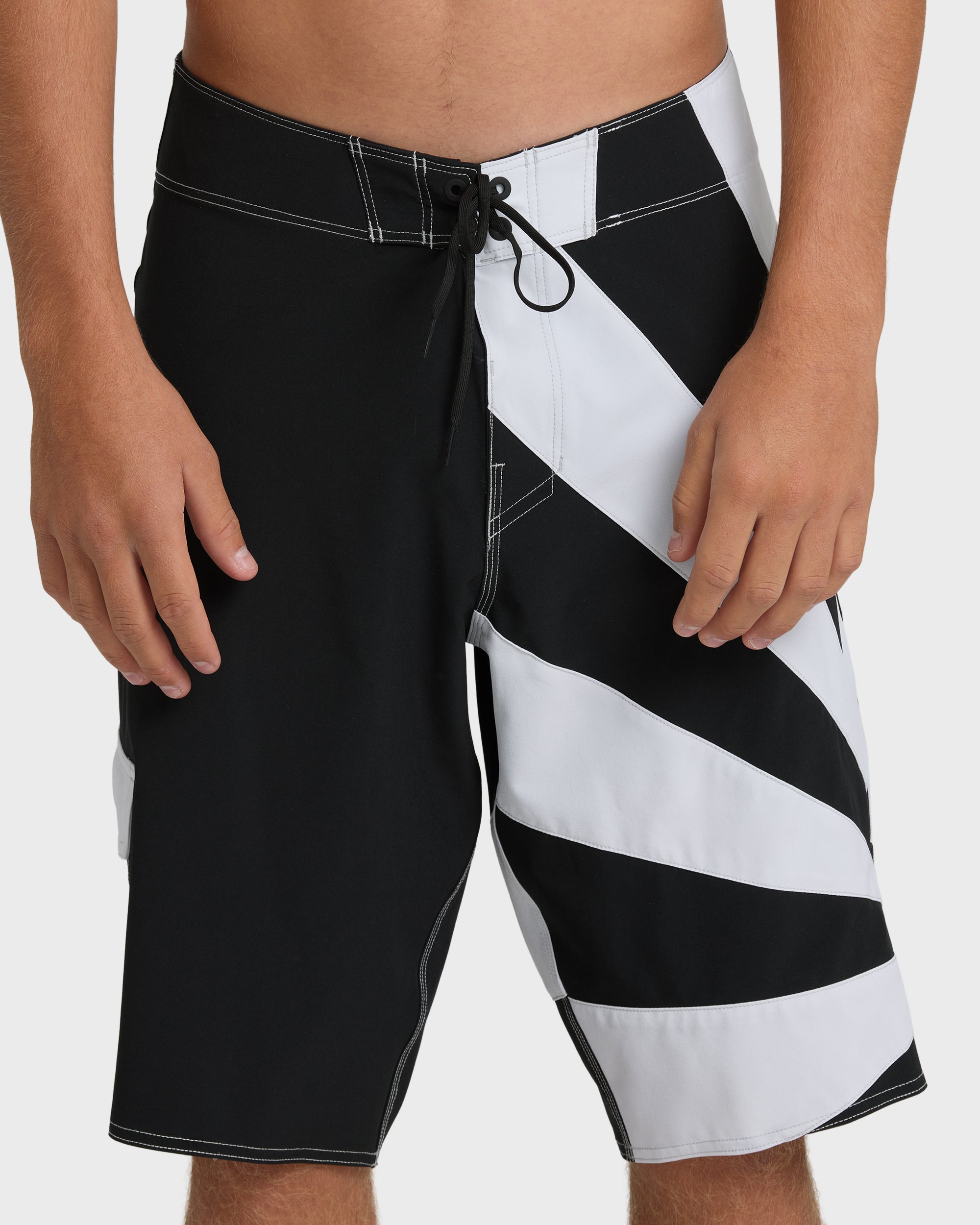 A.I. Rising Sun Pro 22" Boardshorts - Black/White