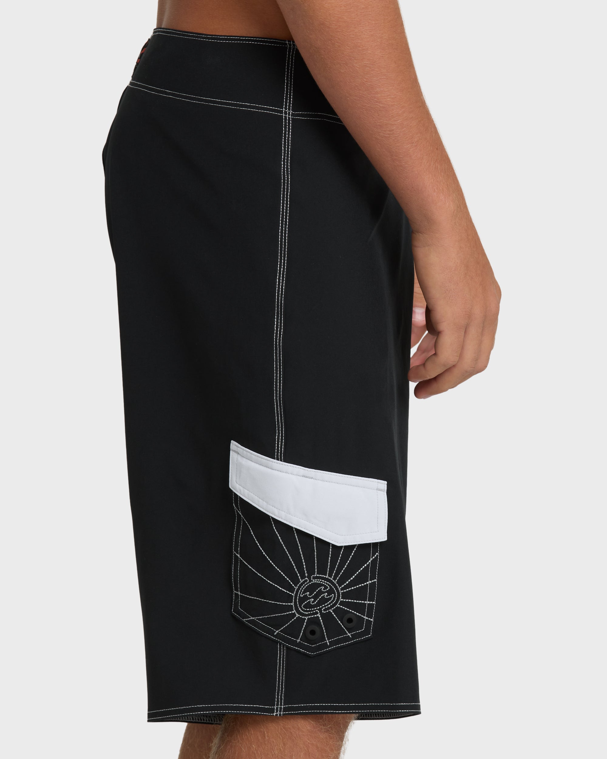 A.I. Rising Sun Pro 22" Boardshorts - Black/White