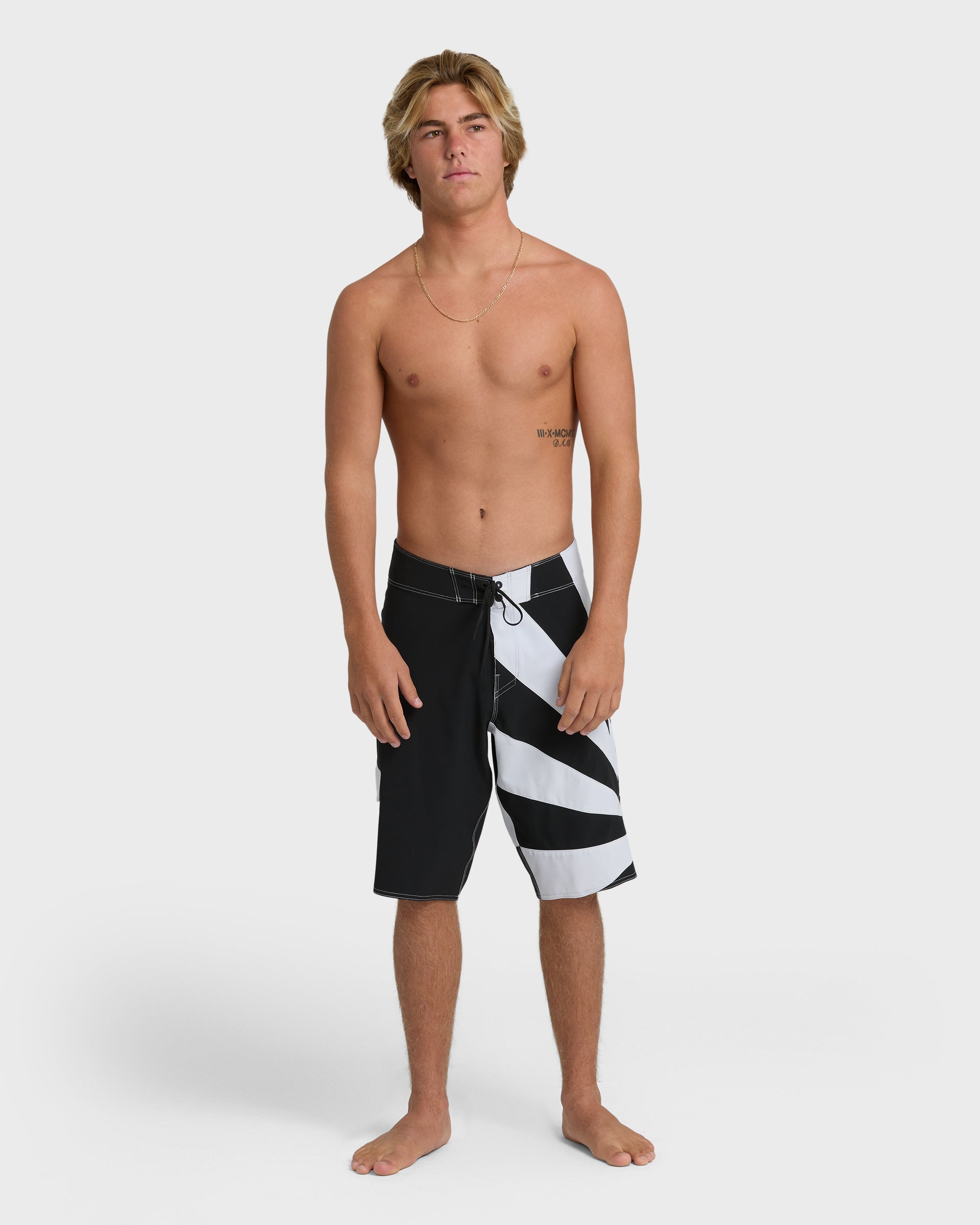 A.I. Rising Sun Pro 22" Boardshorts - Black/White